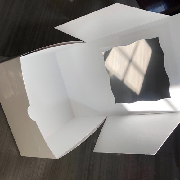 White pastry box with window, 7" x 7" x 4", 10pack - Picture 4 of 8